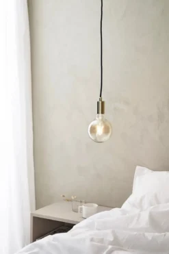 Sky Fönsterlampa Mässing